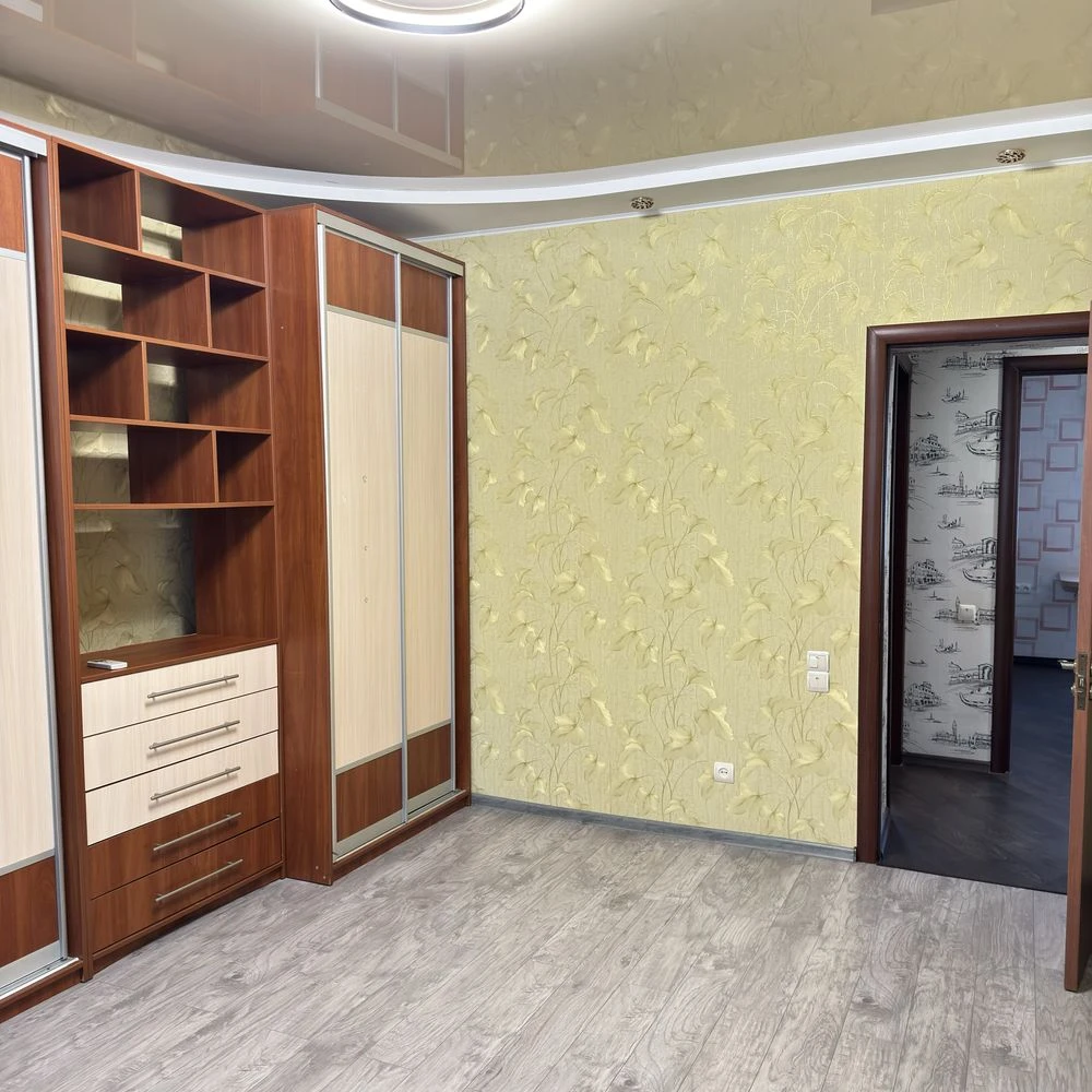 Продам 2х, 1 этаж, Независимости
