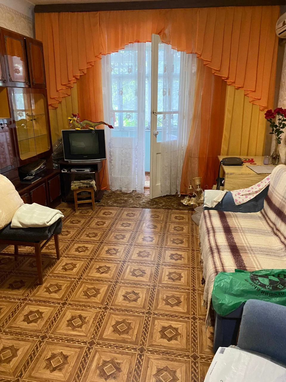 Продам двух комнатную  квартиру.