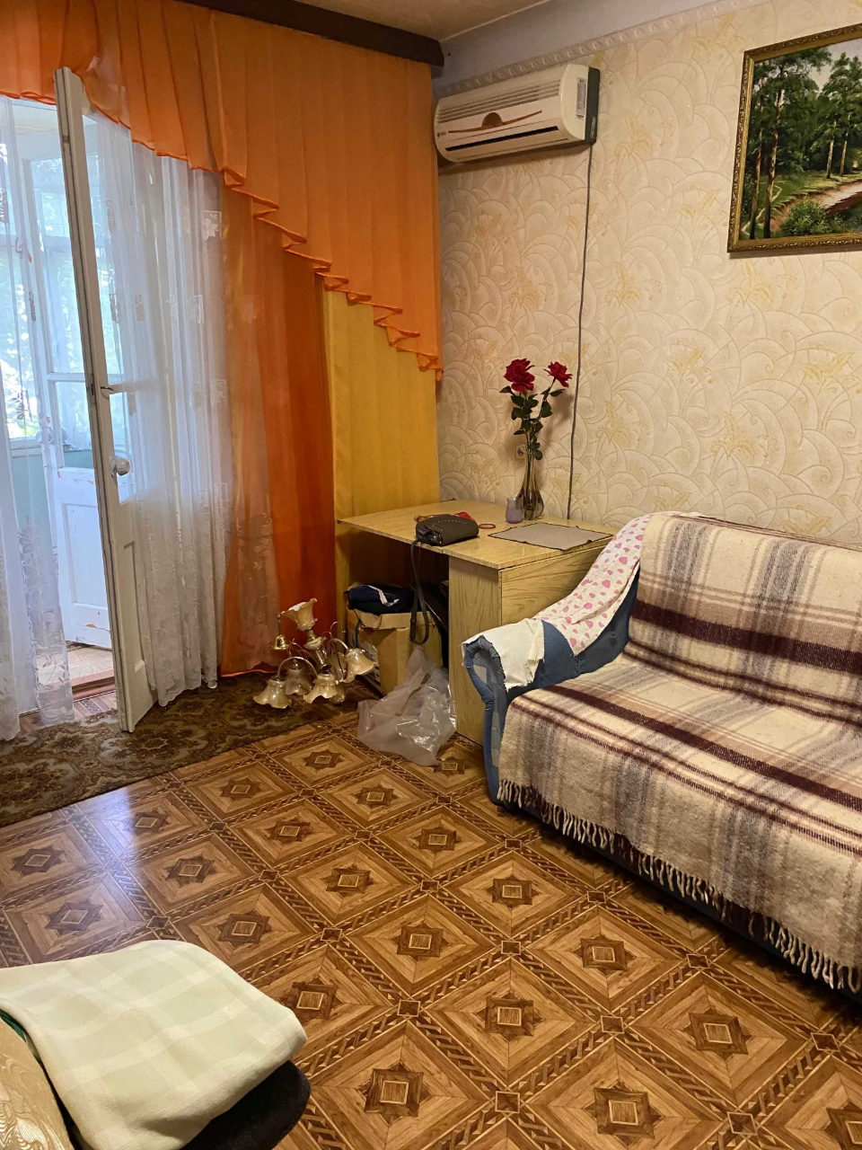 Продам двух комнатную  квартиру.