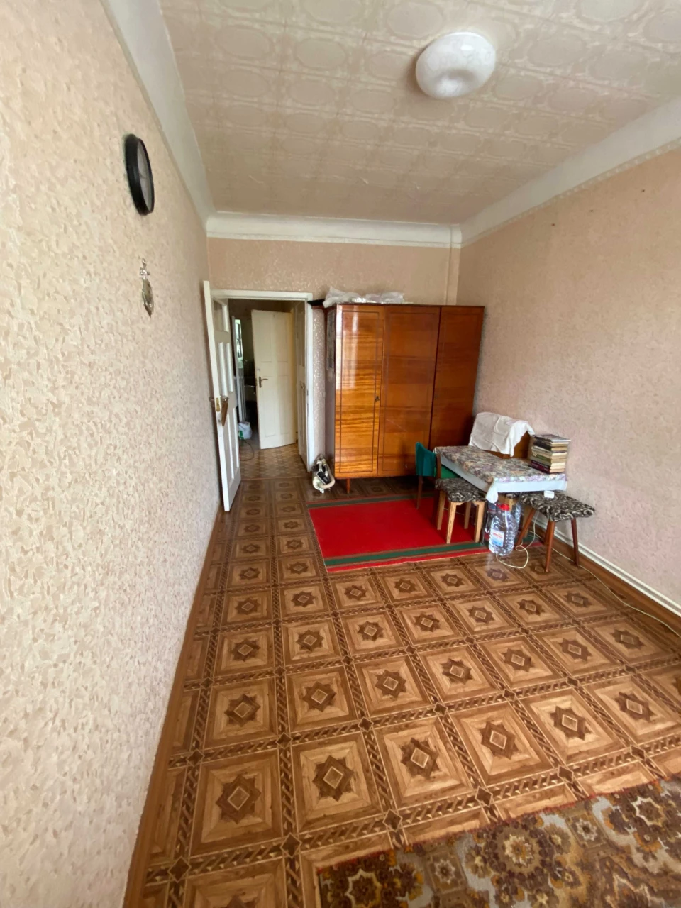 Продам двух комнатную  квартиру.