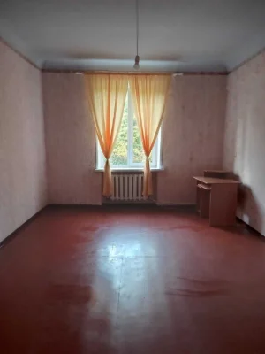 Продам 2-комн. квартиру - сталинку