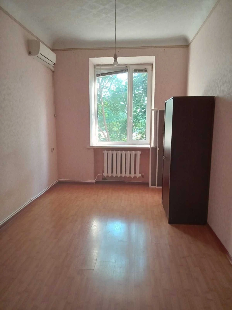 Продам 2-комн. квартиру - сталинку