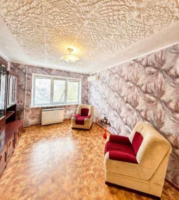 Продається 2-кімнатна квартира в Нікополі, в районі Варус (великий)