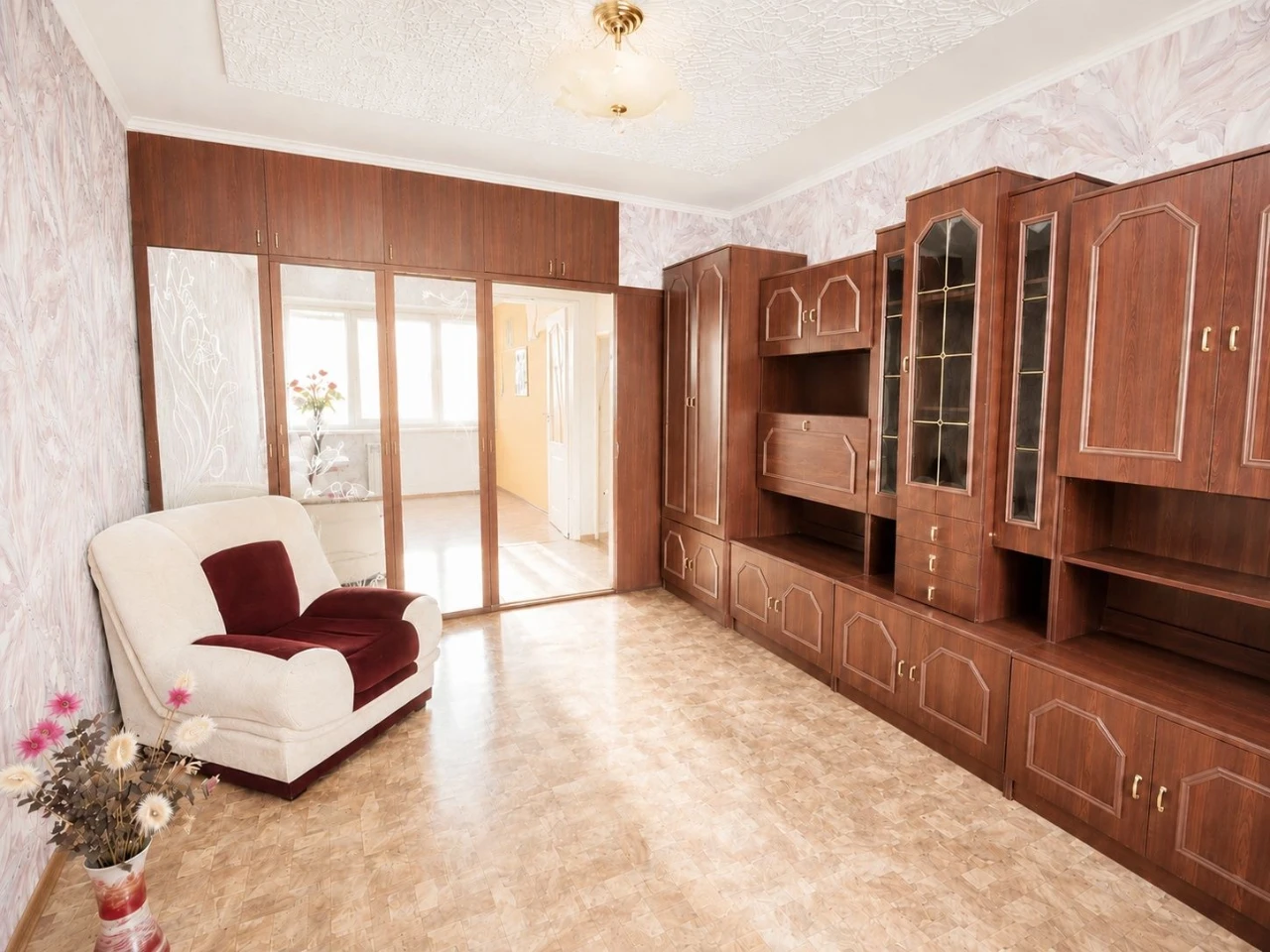 Продається 2-кімнатна квартира в Нікополі, в районі Варус (великий)