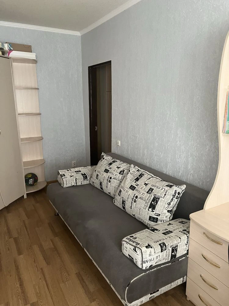 Продается 2-комнатная квартира в районе Кристал, Никополь, с техникой