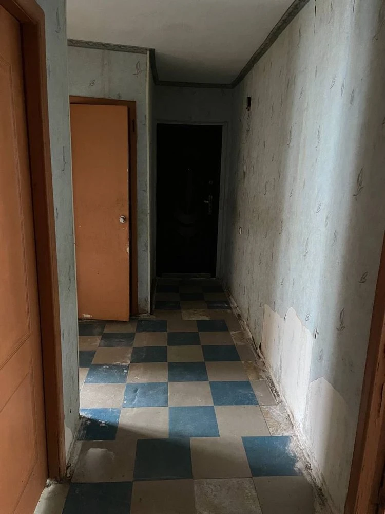 Продается 2-комнатная квартира под ремонт