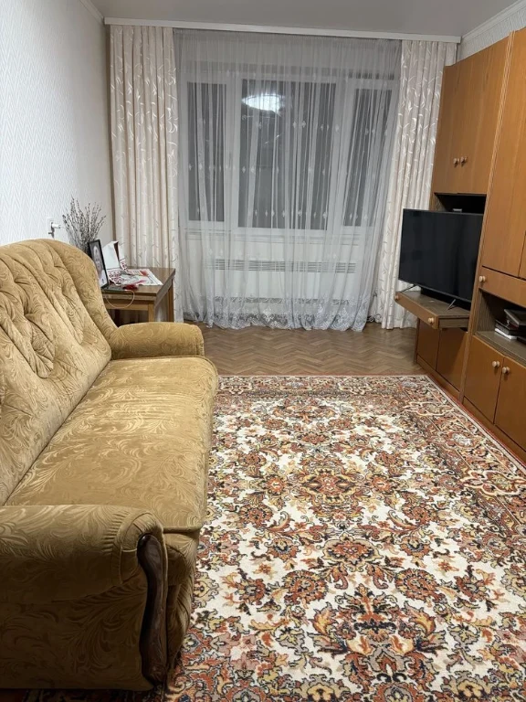 АН Продається 3-кімнатна квартира, 40 років