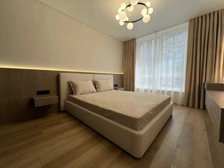 Продаж 3-кім з ремонтом в центрі міста, газове опалення, без