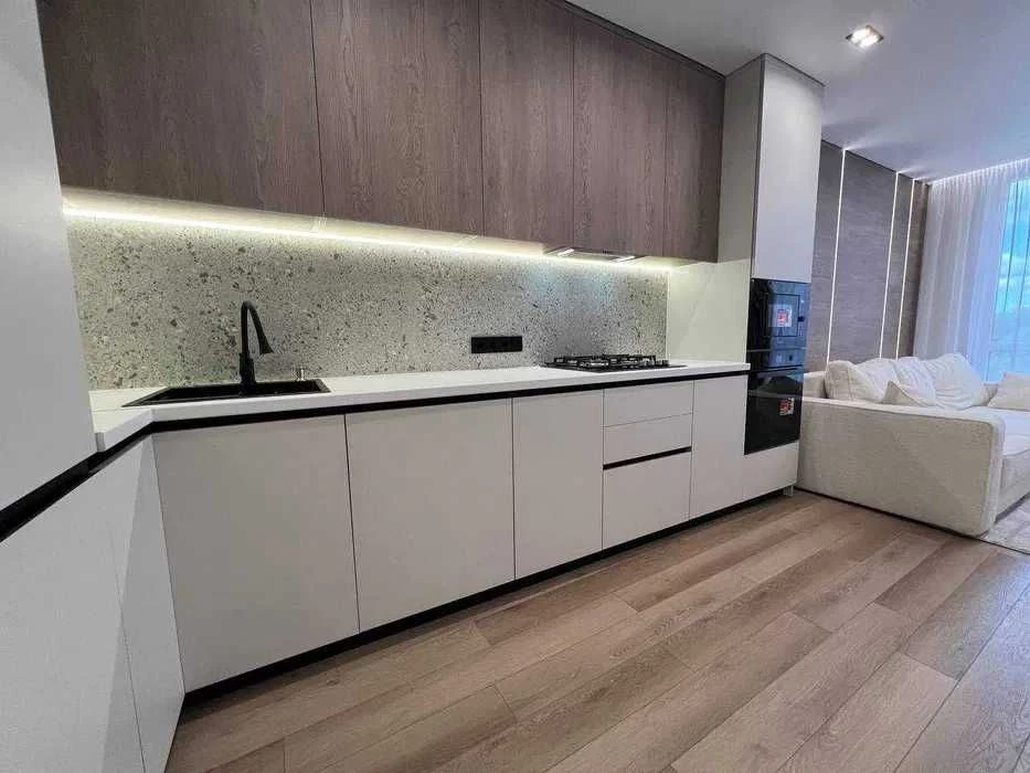 Продаж 3-кім з ремонтом в центрі міста, газове опалення, без