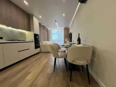 Продаж 3-кім з ремонтом в центрі міста, газове опалення, без