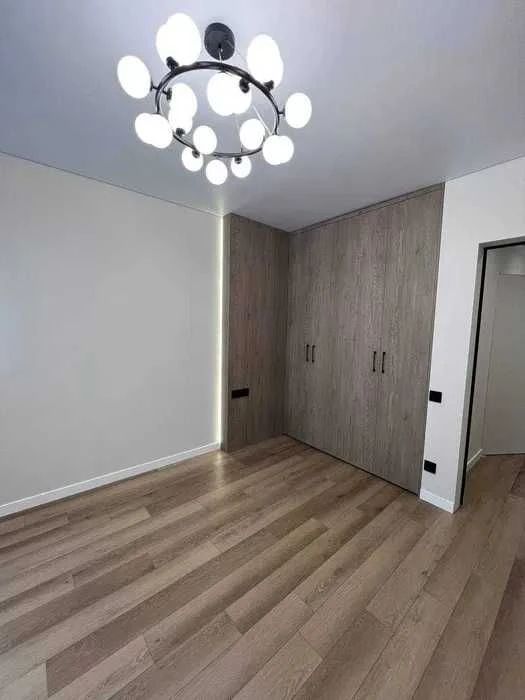 Продаж 3-кім з ремонтом в центрі міста, газове опалення, без