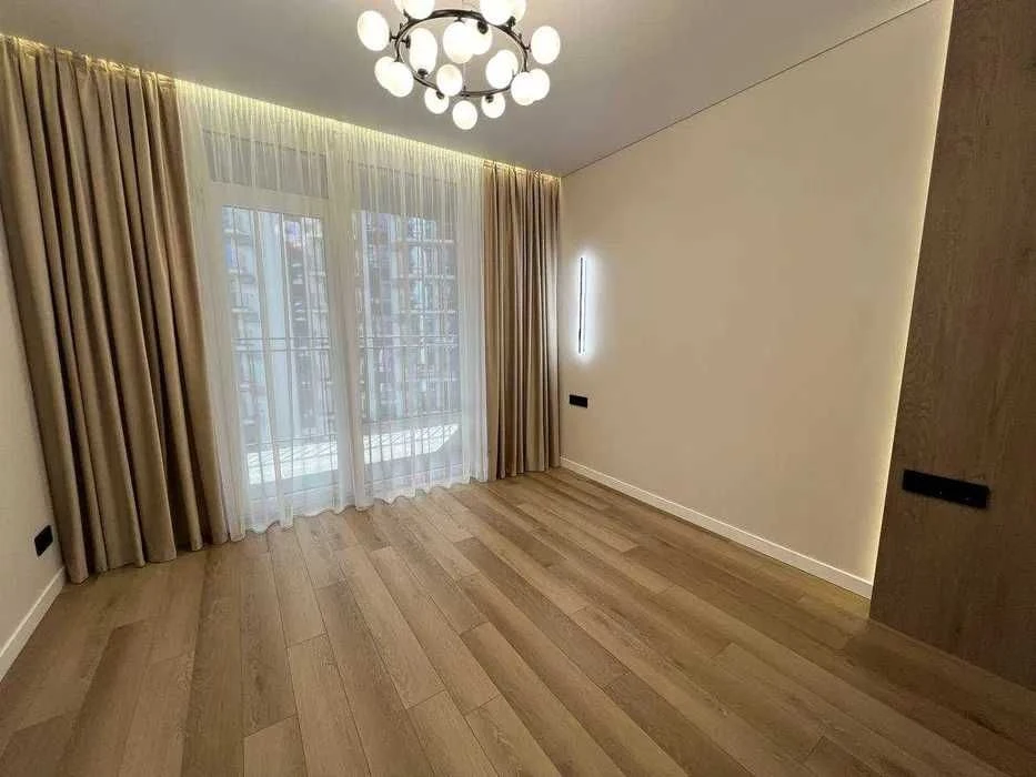 Продаж 3-кім з ремонтом в центрі міста, газове опалення, без