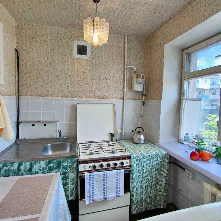 ВЛАСНИК! Терміново недорого продам 3-к квартиру в центрі (Го