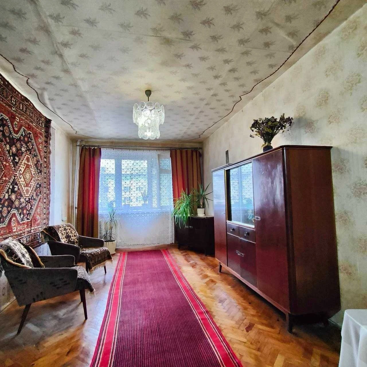 ПРОДАЖ! Невигідно продаю 3-кімнатну квартиру в центрі