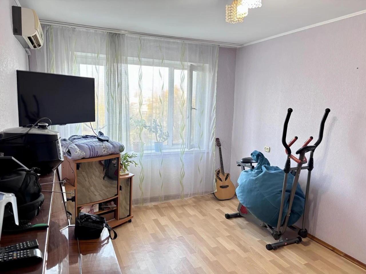 Продаж чотирьох кімнатної квартири