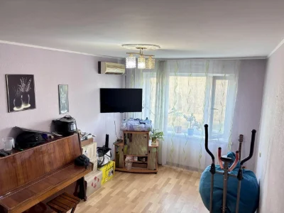 Продаж чотирьох кімнатної квартири