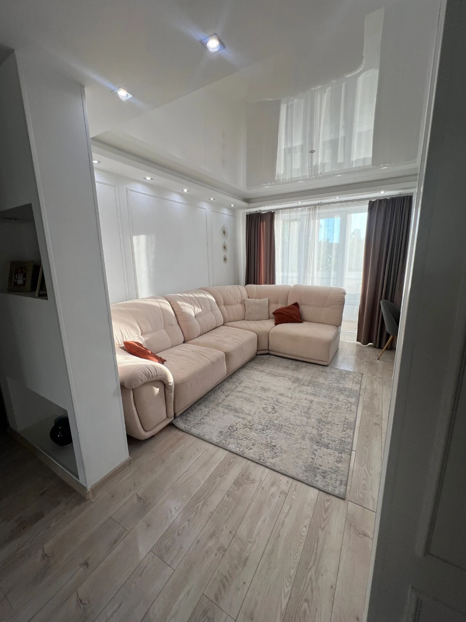 Без ріелтора!! Продажа 3-к квартиру -студію з критим парко м