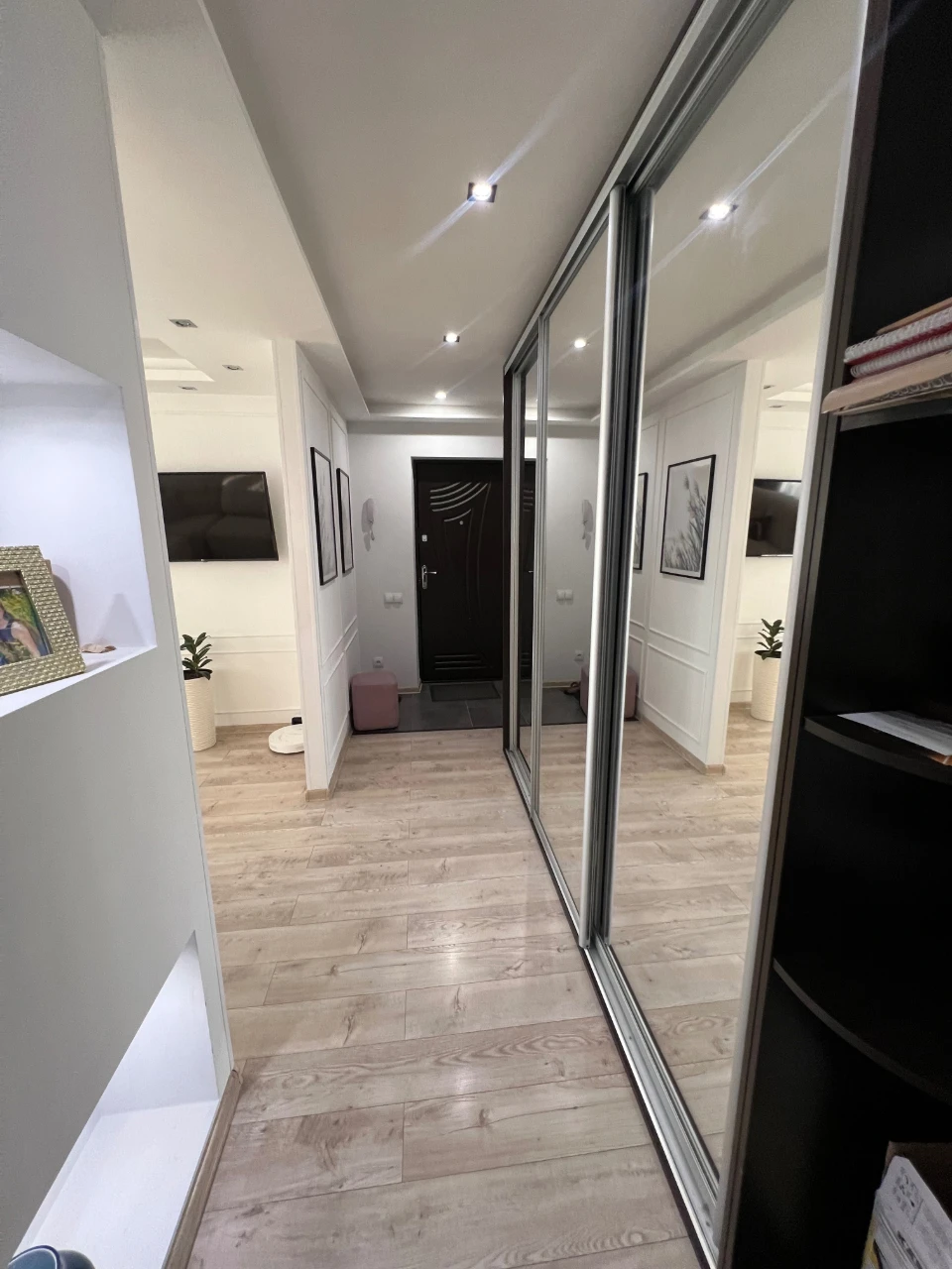 Без ріелтора!! Продажа 3-к квартиру -студію з критим парко м