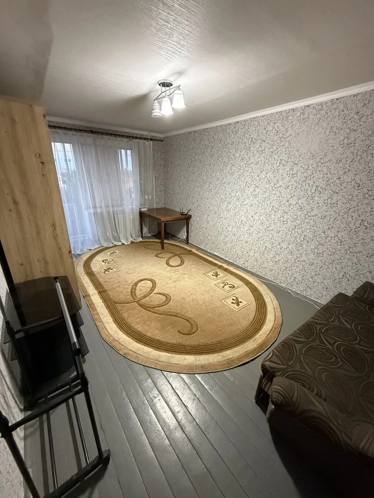Продається однокімнатна квартира в центрі міста.