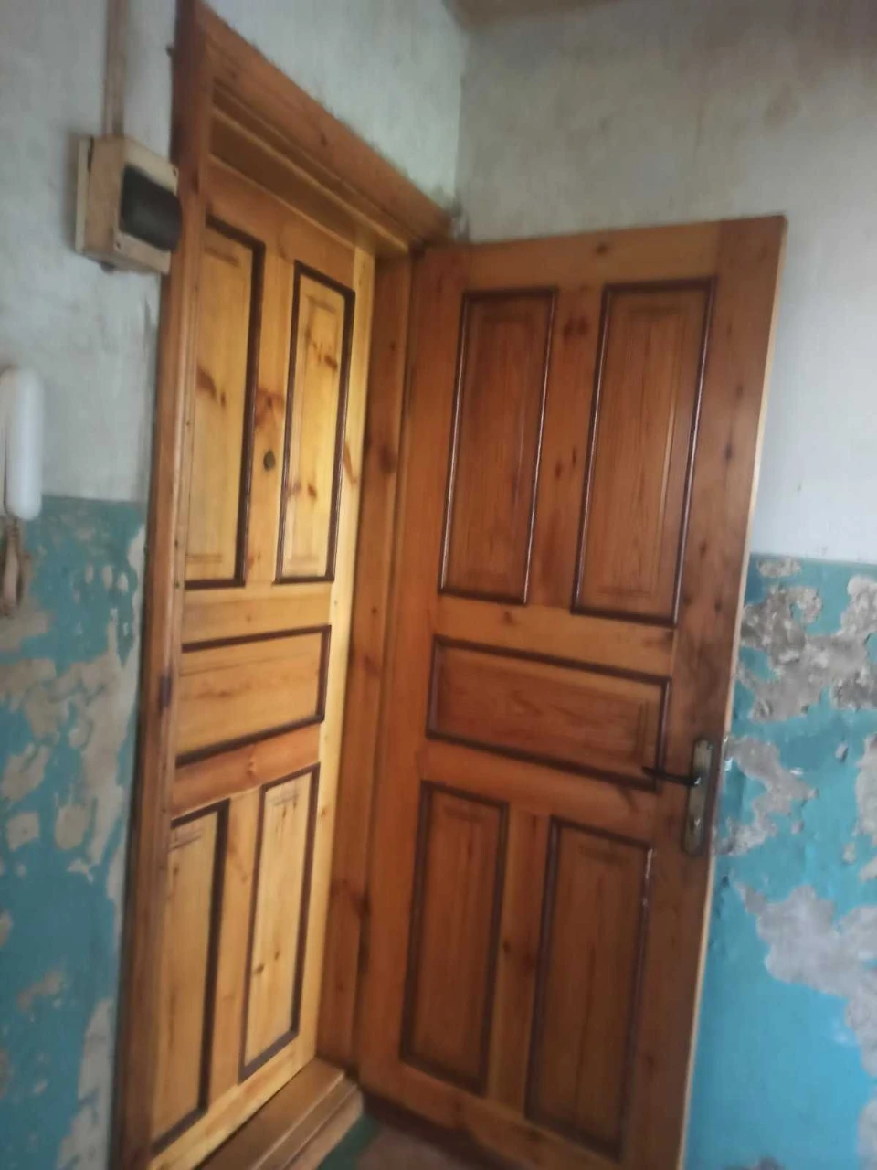 Терміново продається 1-кімнатна квартира. Селище 40 років. Потрібен ремонт