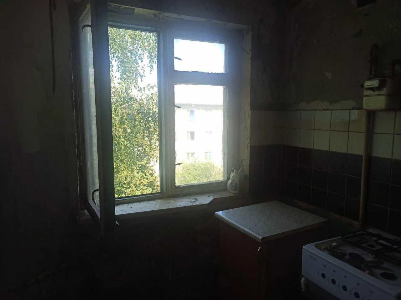 Терміново продається 1-кімнатна квартира. Селище 40 років. Потрібен ремонт