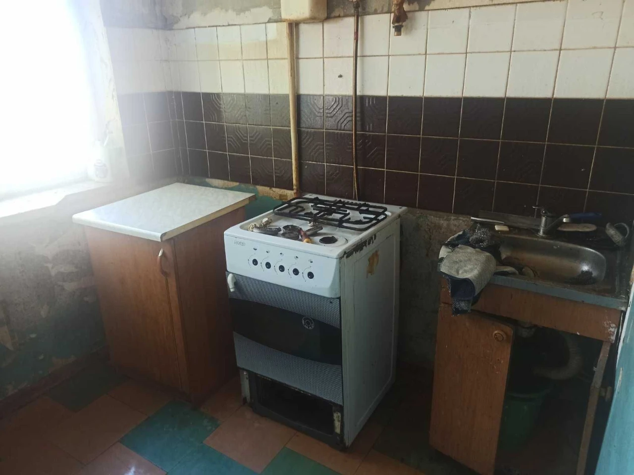 Терміново продається 1-кімнатна квартира. Селище 40 років. Потрібен ремонт