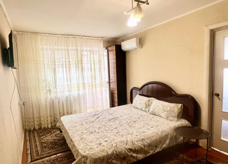 Продається двокімнатна квартира в центрі, вулиця Соборна