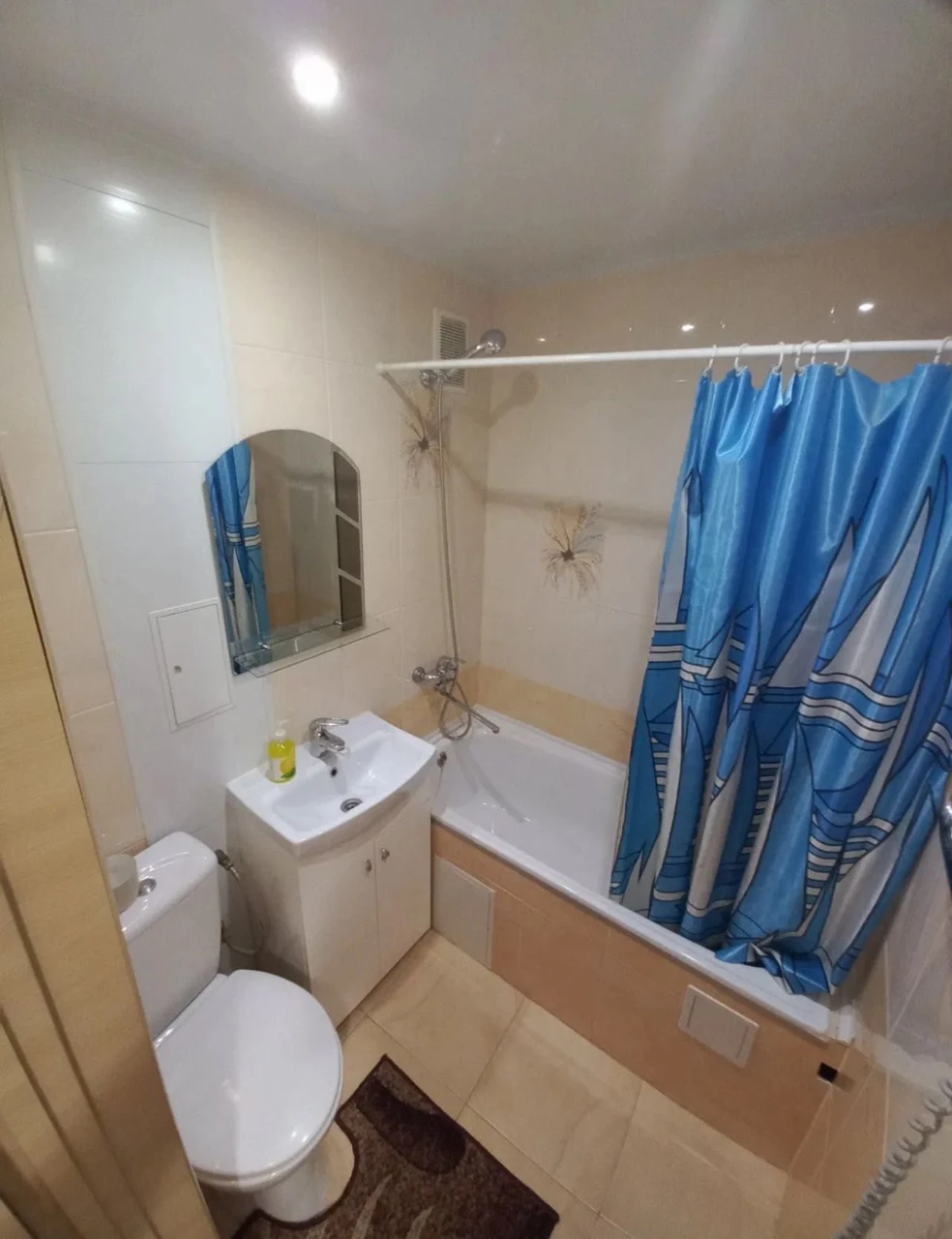 Продається двокімнатна квартира в центрі, вулиця Соборна