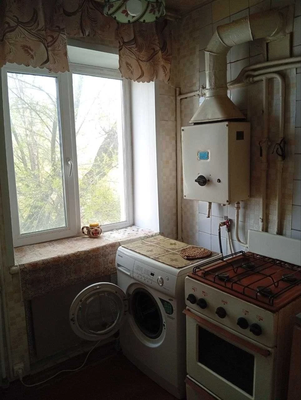 Продається двокімнатна квартира, Поділ