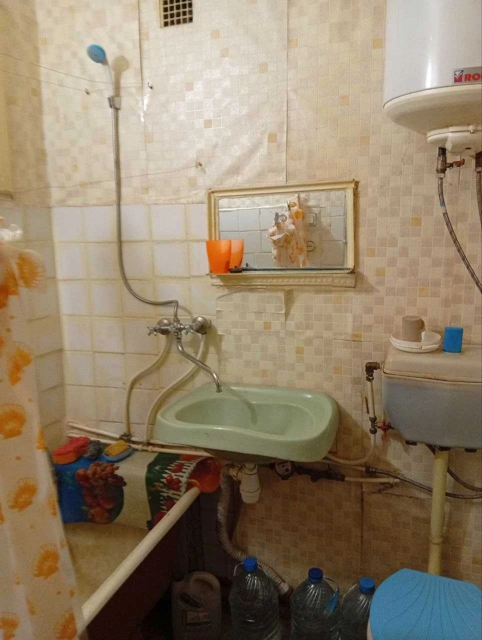 Продається двокімнатна квартира, Поділ