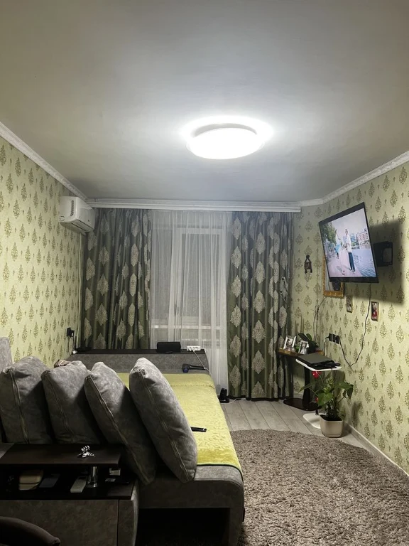 Продається 2-кімнатна квартира 1/5, зроблено ремонт, металопластикові труби,