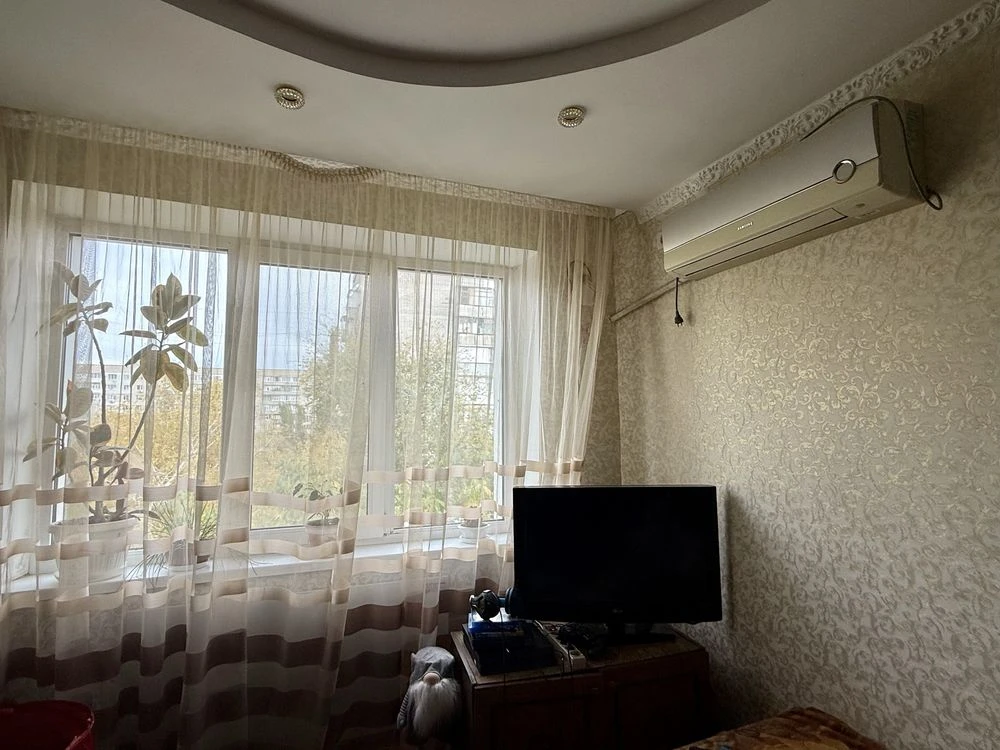 Продам 2-х кімнатну квартиру в центрі