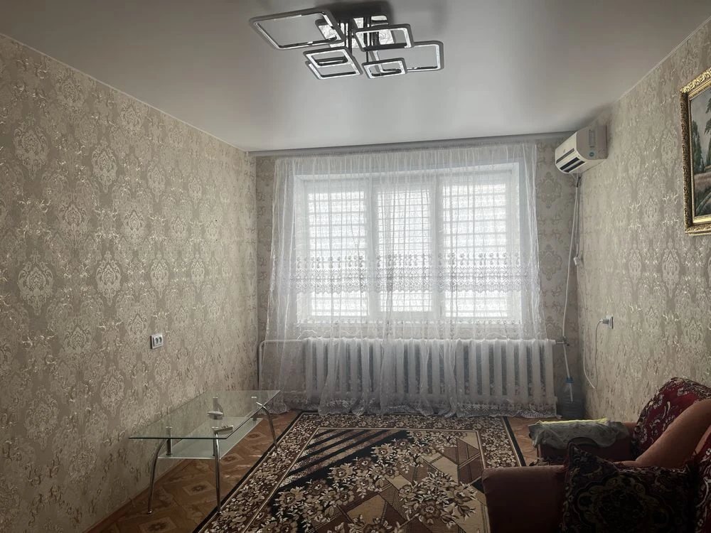 Продається трикімнатна квартира