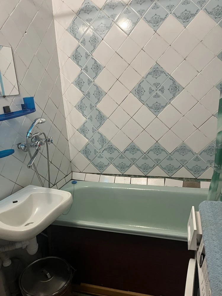 Продається трикімнатна квартира