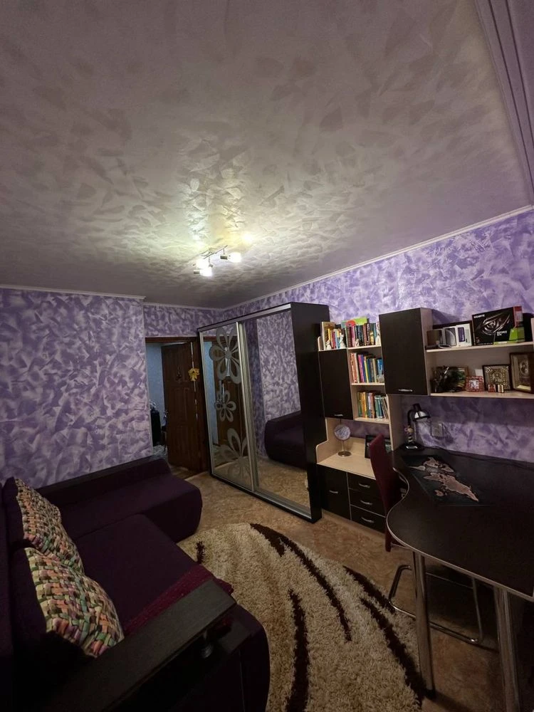 Продам 2х кім  квартиру . РТС