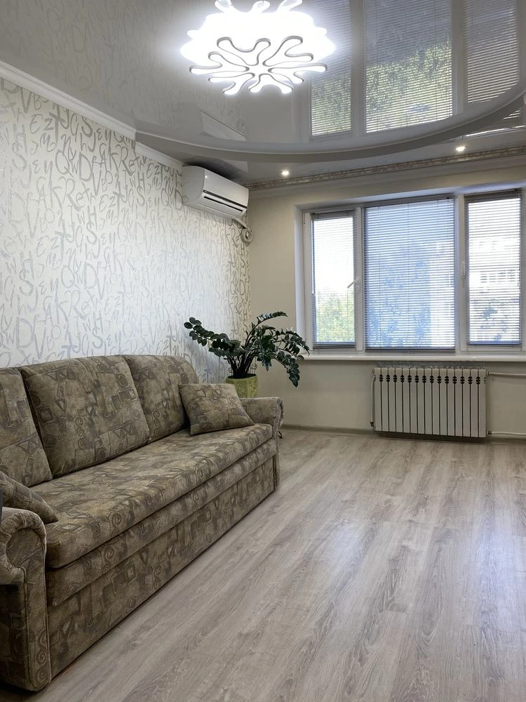 Продается 2-комнатная квартира, Павлоград, СШБ, 4/5