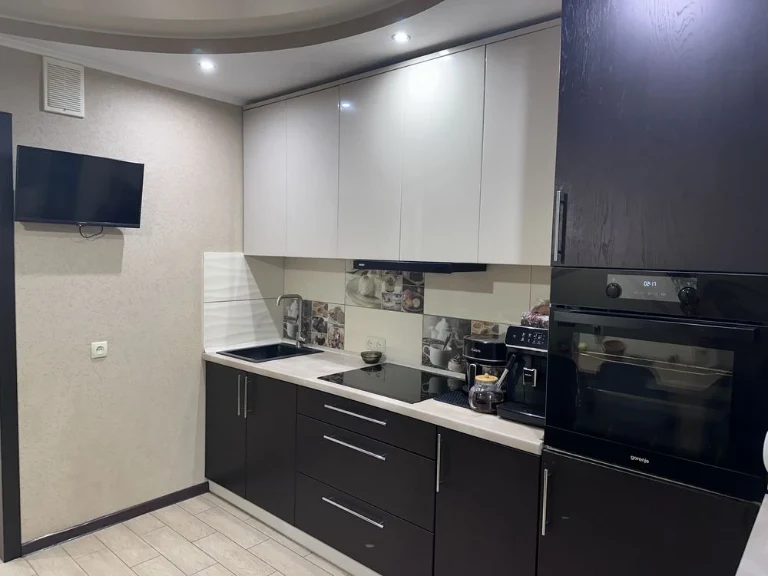 Продам 3к квартиру з ремонтом