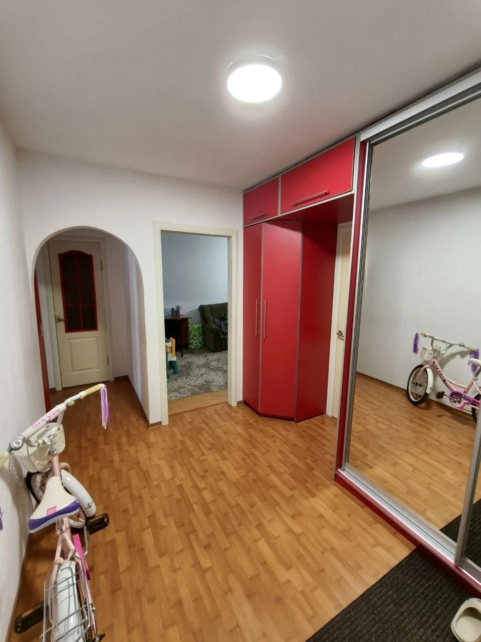 For Sale 2-bedroom apartment in the microdistrict of the city of Synelnykove
