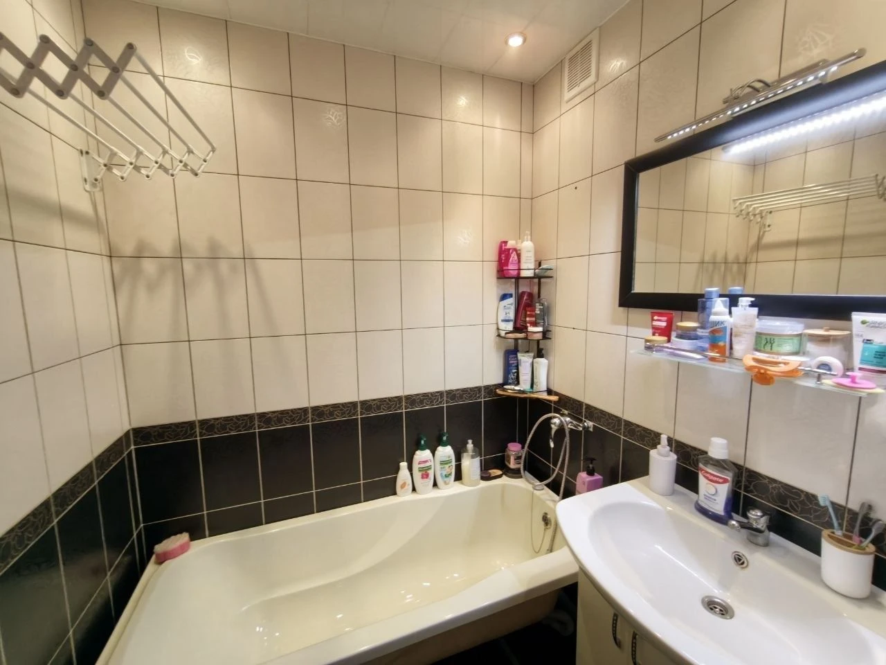 For Sale 2-bedroom apartment in the microdistrict of the city of Synelnykove