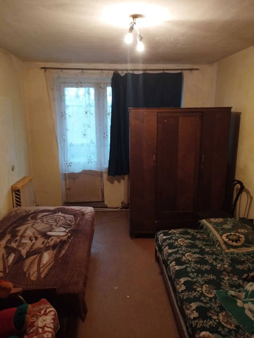 Продається однокімнатна квартира з індивідуальним опаленням.