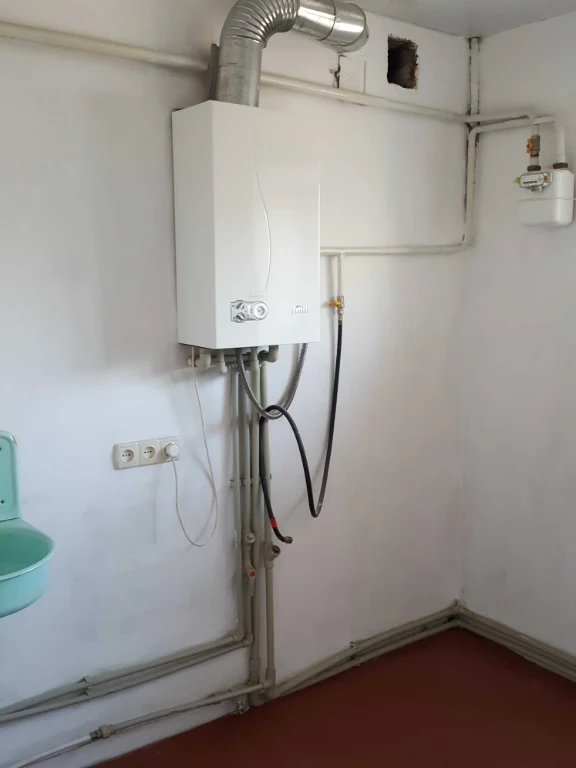 Продається 3-кімнатна квартира 43,5 м.кв на 1 поверсі 2-поверхового цеглистого