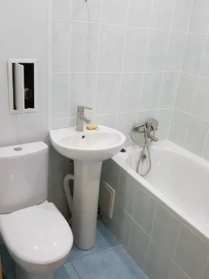 Продається 3-кімнатна квартира 43,5 м.кв на 1 поверсі 2-поверхового цеглистого