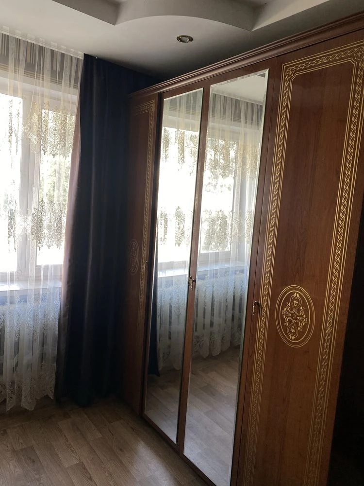 Продам 2-кімнатну квартиру з ремонтом та частково меблями