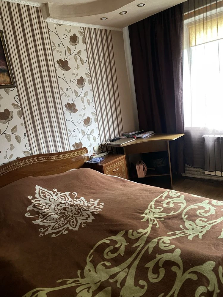 Продам 2-кімнатну квартиру з ремонтом та частково меблями