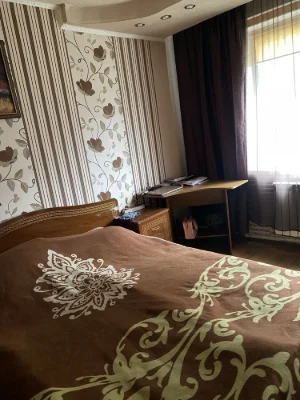 Продам 2-кімнатну квартиру з ремонтом та частково меблями