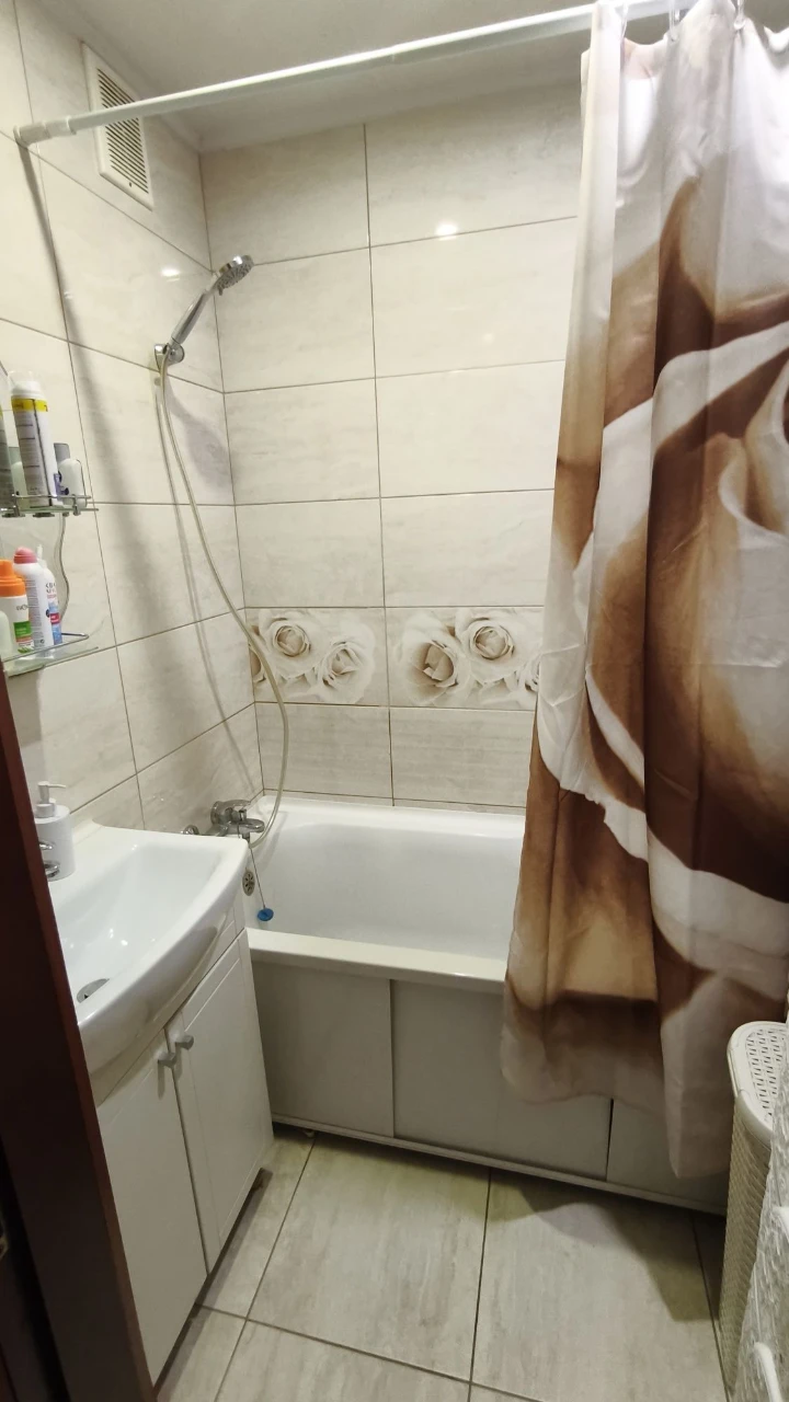 Продам 3-кімнатну квартиру (торг, сертифікат)