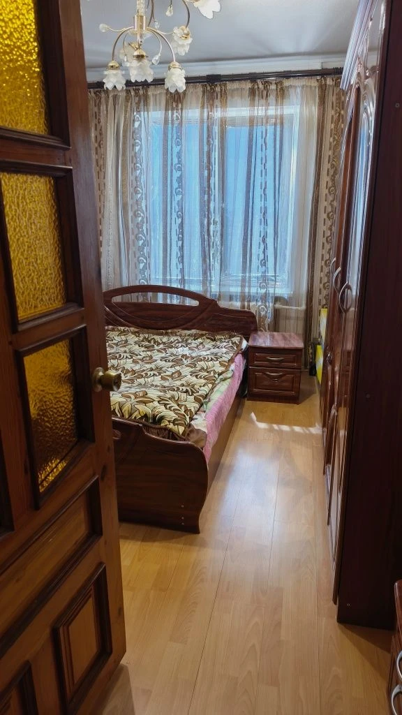 Продається 3-кімнатна квартира (торг, сертифікат)