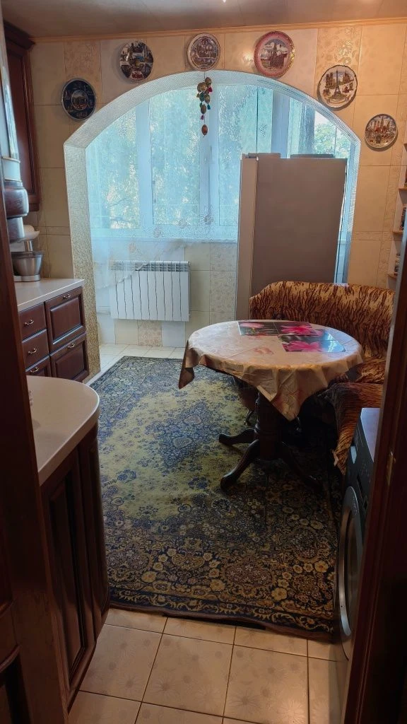Продається 3-кімнатна квартира (торг, сертифікат)