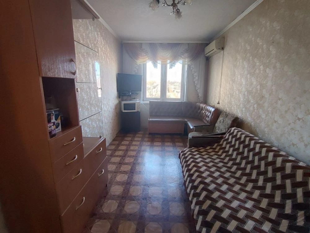 Продается 4-комнатная квартира в г. Терновка, ул. С. Маркова