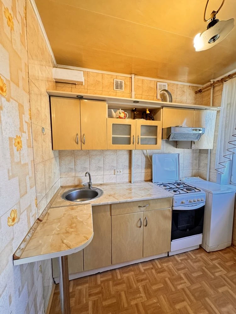 Продается 4-комнатная квартира в г. Терновка, ул. С. Маркова